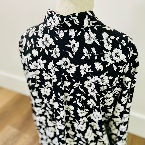 CYBER SALE🕊️Liz claiborne black floral button down oversized layering blouse - Picture 6 of 9